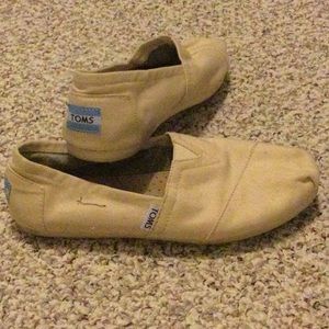 Tom’s shoes